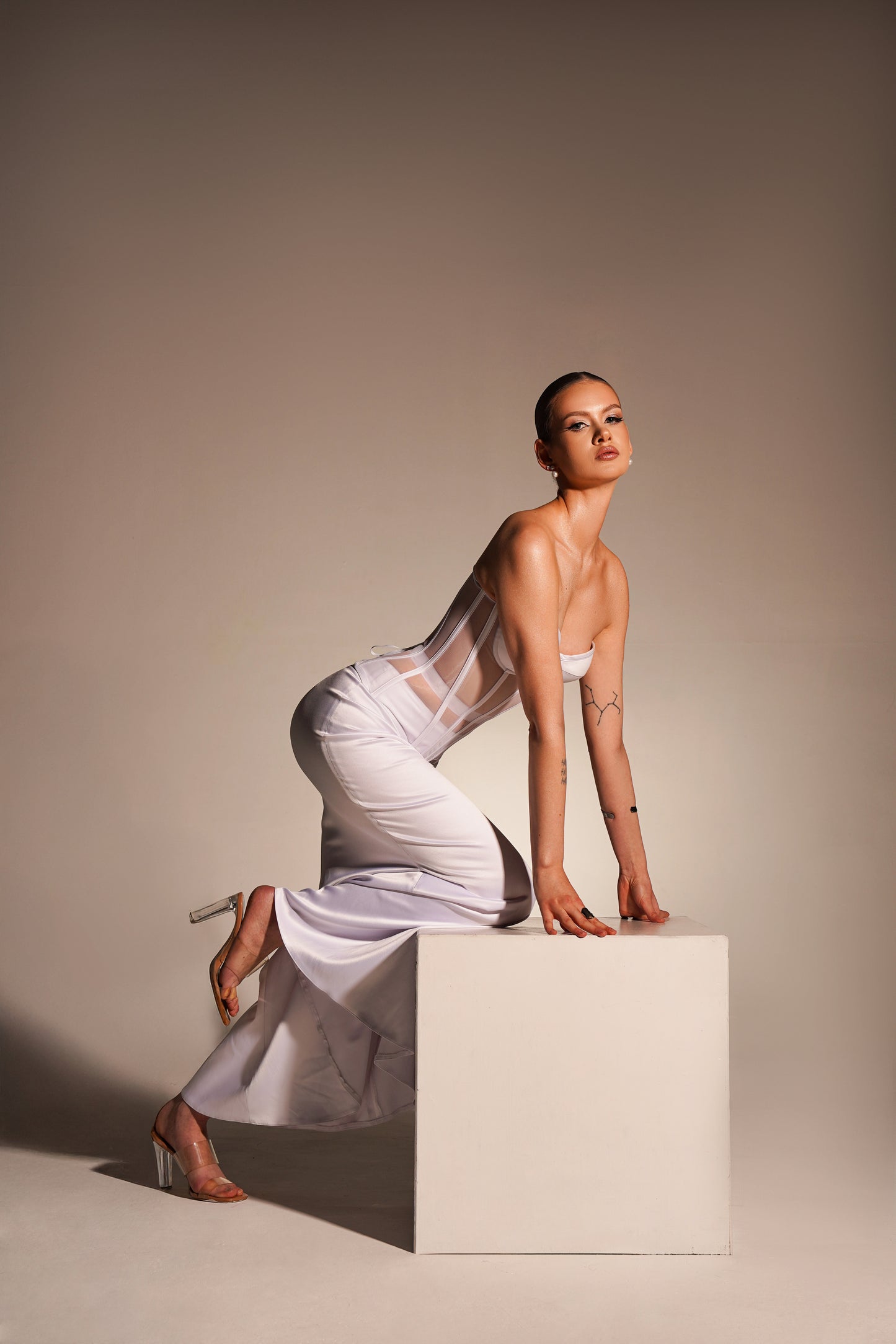 SET ALWAYS CORSET & CLASSIC SATIN SKIRT WHITE